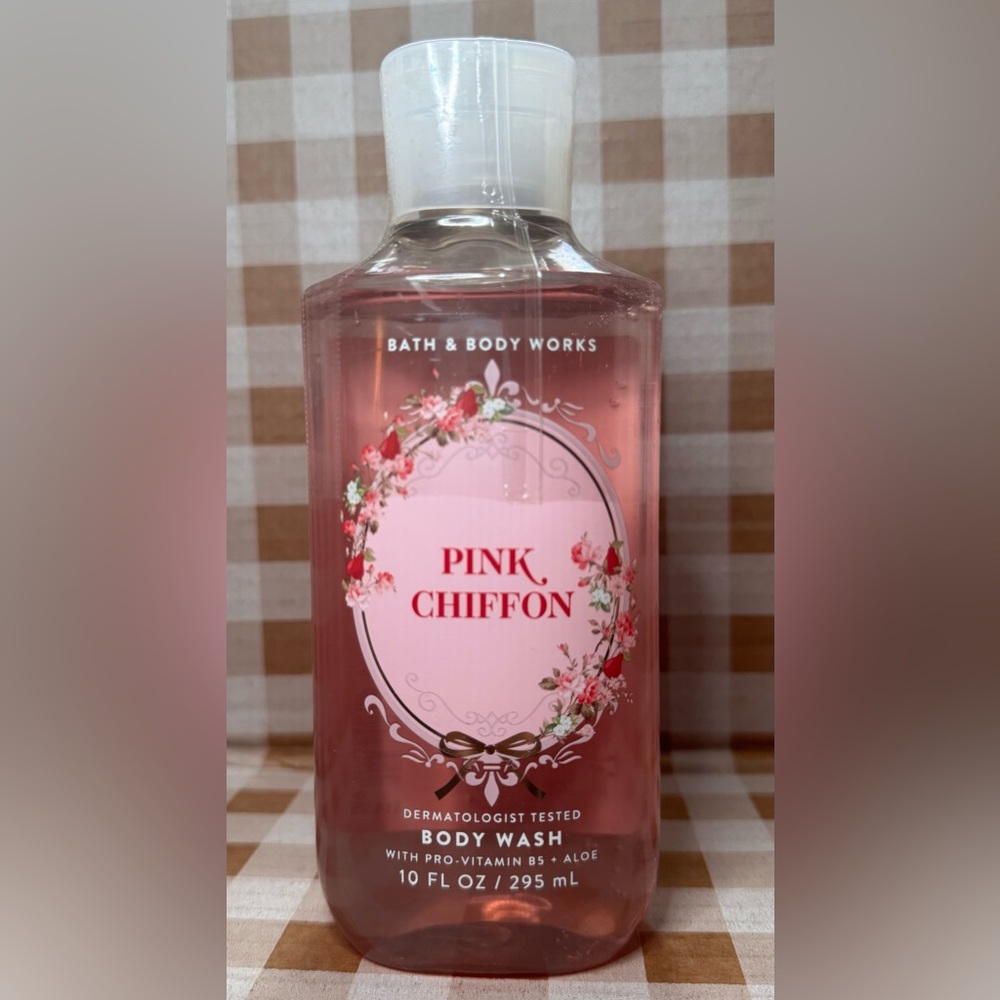 NEW B&BW 💕 Pink Chiffon Body Wash with skin benefits,  10 fl oz